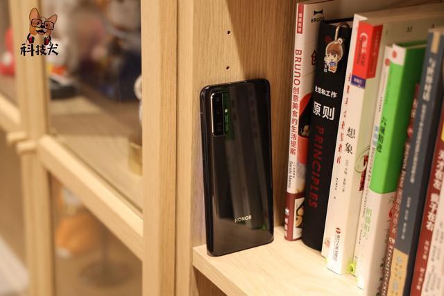 3000档5G摄影手机盘点:潜望式超长焦镜头成标配 好照片随手拍