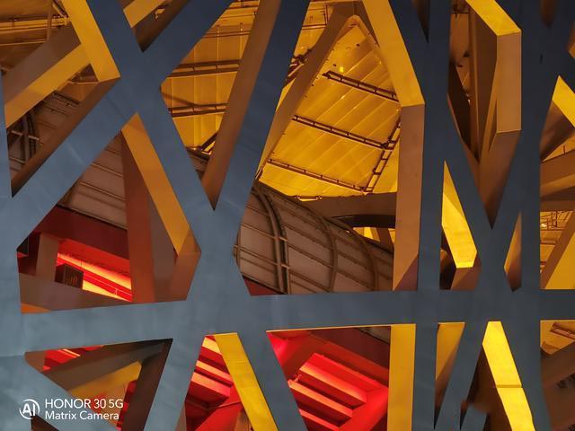 3000档5G摄影手机盘点:潜望式超长焦镜头成标配 好照片随手拍