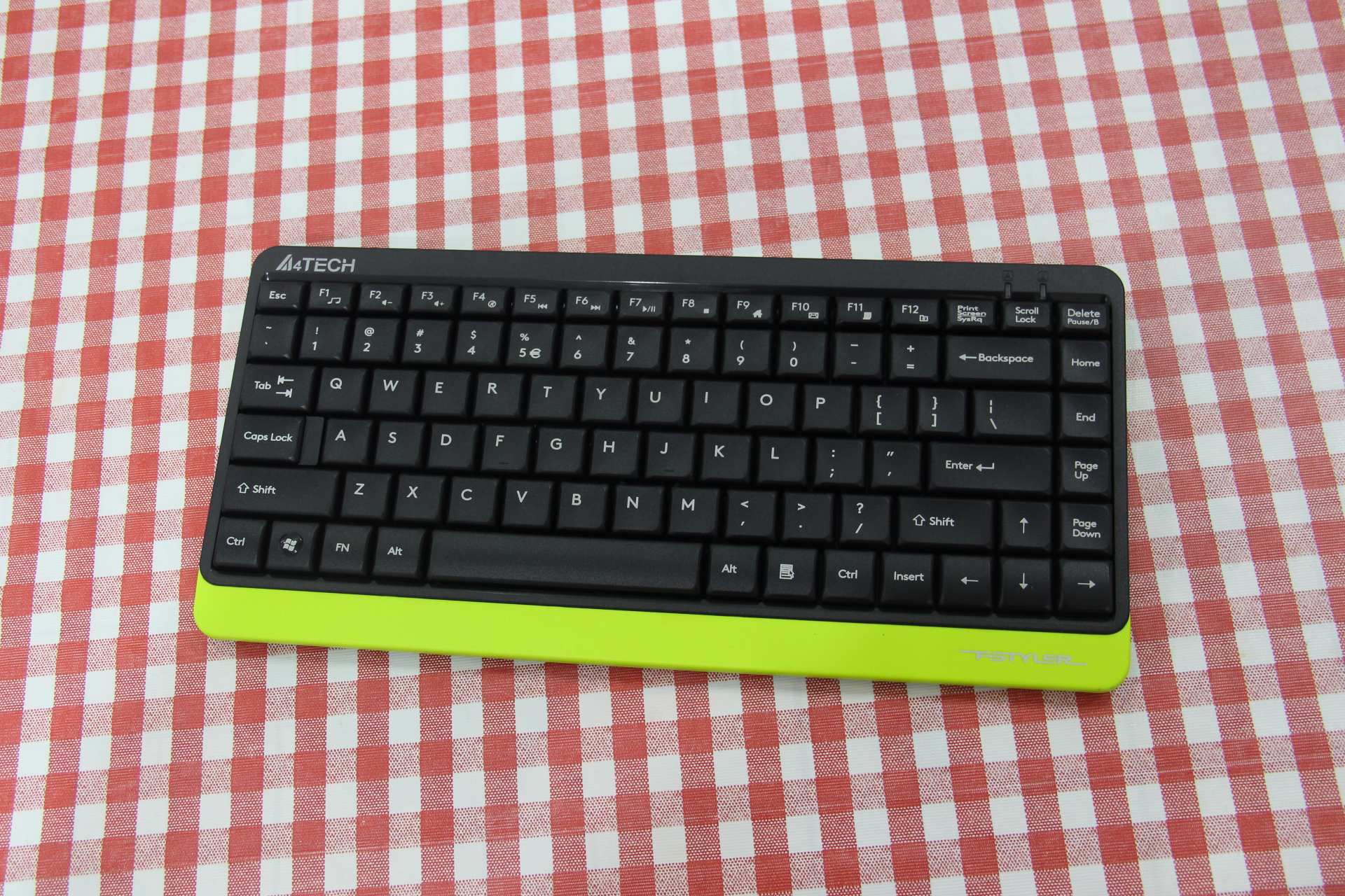 双飞燕FG1120无线鼠键套装开箱体验，重走轻简风，好用不贵-6