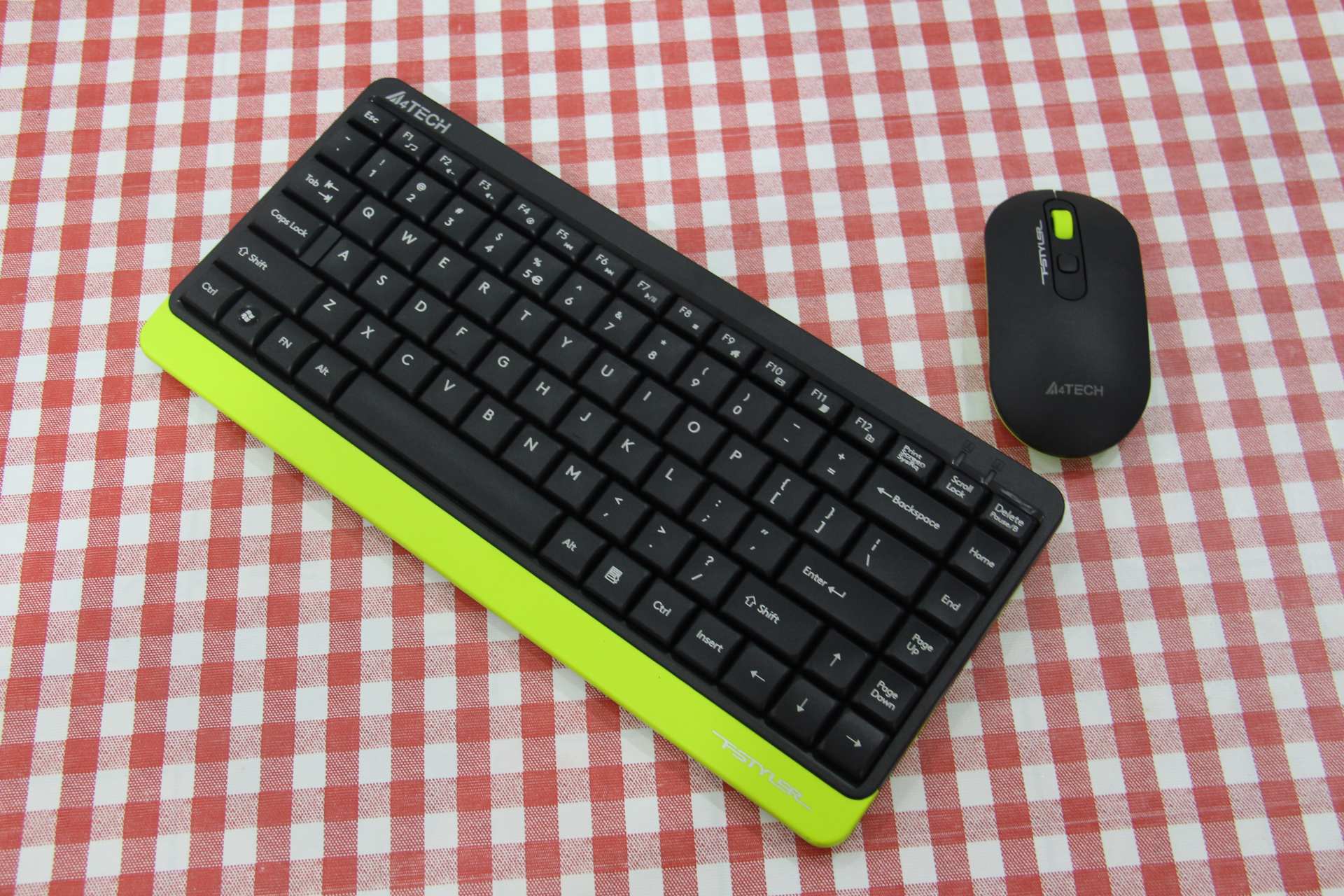 双飞燕FG1120无线鼠键套装开箱体验，重走轻简风，好用不贵-12