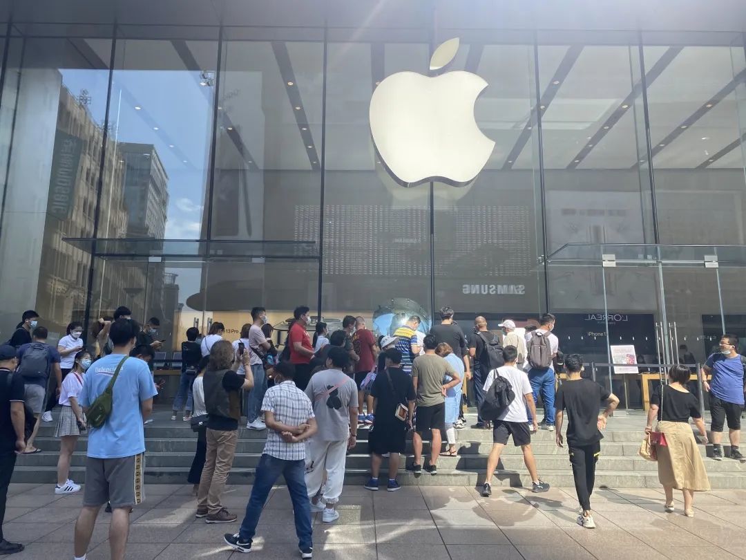 苹果授权店要求当场激活iPhone13 黄牛：不如卖华为！