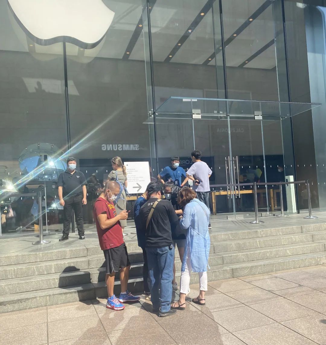 苹果授权店要求当场激活iPhone13 黄牛：不如卖华为！