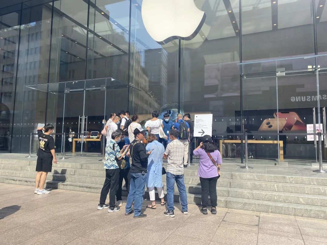 苹果授权店要求当场激活iPhone13 黄牛：不如卖华为！