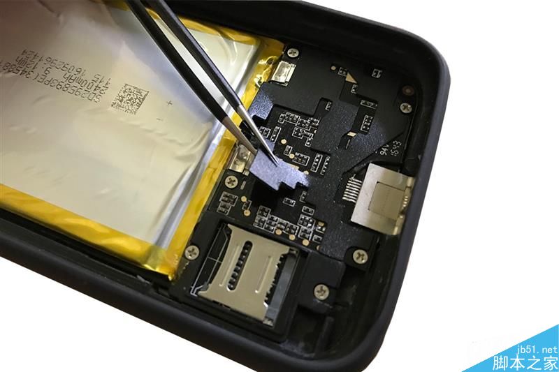 型号ME7086A的酷能量iPhone 7背夹电池拆解图赏