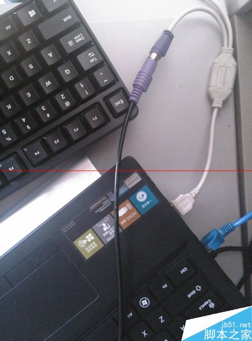 台式机pc键盘接口怎么在笔记本上使用？