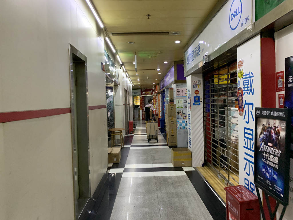 赛格电子大厦门面店铺，华强电子市场和赛格电子大厦都属于华强北市场