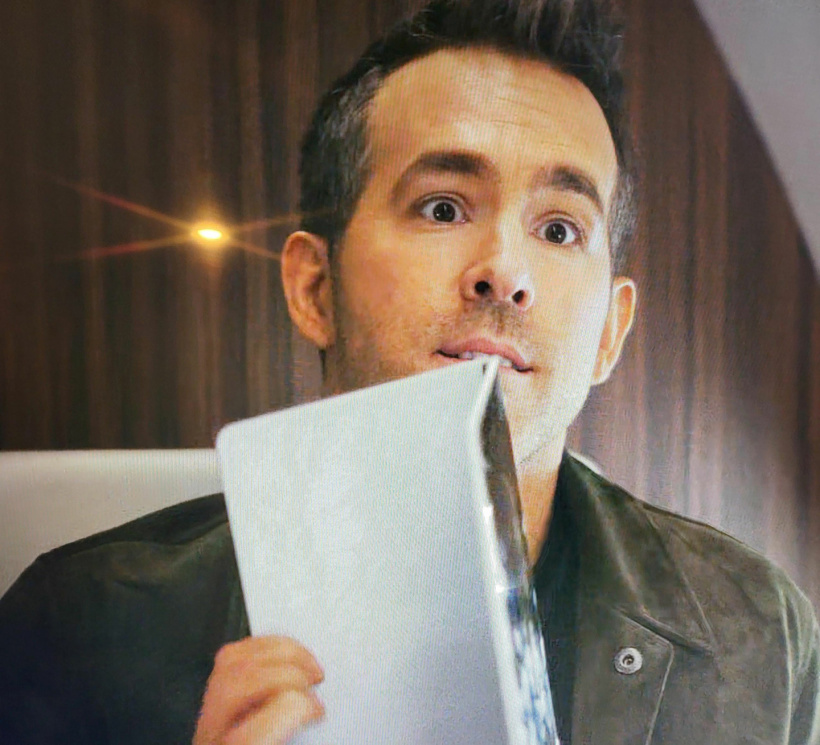 世事难料！微软双屏平板遭雪藏 两年后于电影中重见天日 第4张