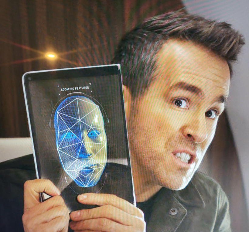 世事难料！微软双屏平板遭雪藏 两年后于电影中重见天日 第5张