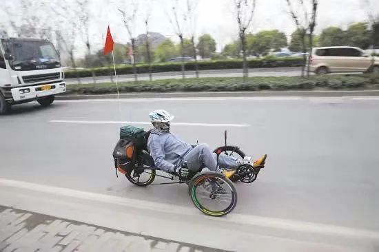 邵海鹏想用来环游中国的「躺车」示意图 | 来源：受访者