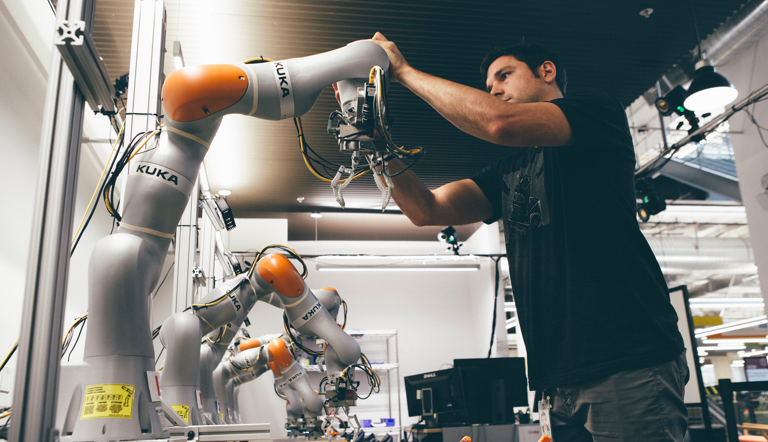 在办公室部署100个机器人 谷歌母公司离“自主学习”Robot还有多远？