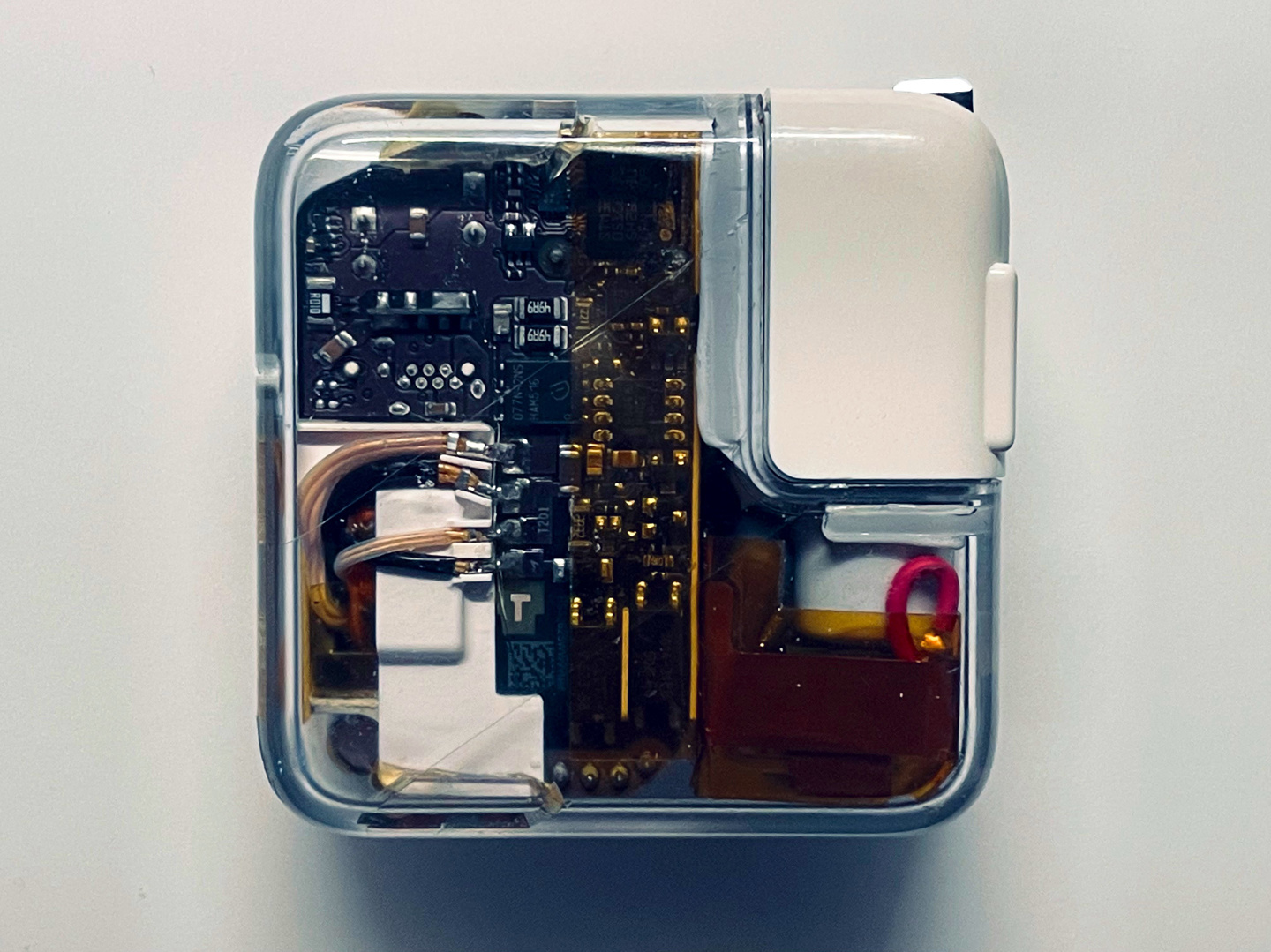 超酷 苹果透明初代AirPods耳机/29W充电器原型曝光