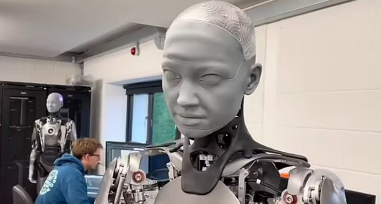 英国“诞生”世界最先进人形机器人 甚至会眨眼睛 第1张