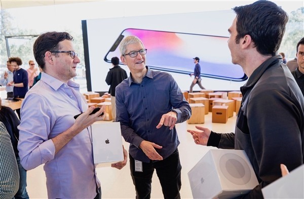 库克信心满满：苹果有大量重磅新品没发布 第1张