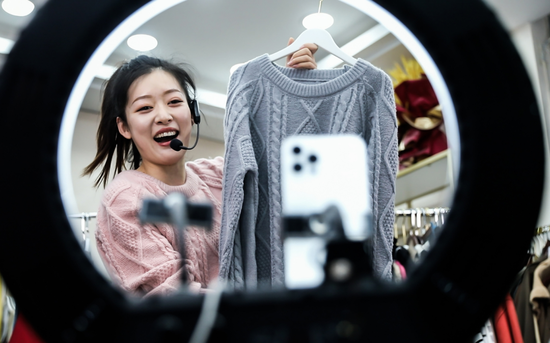 灰色直播：薇娅们偷税 小主播“抓小三”变现 第1张